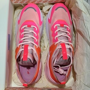 New Neon Fabletics Woman 7.5 (True to size)